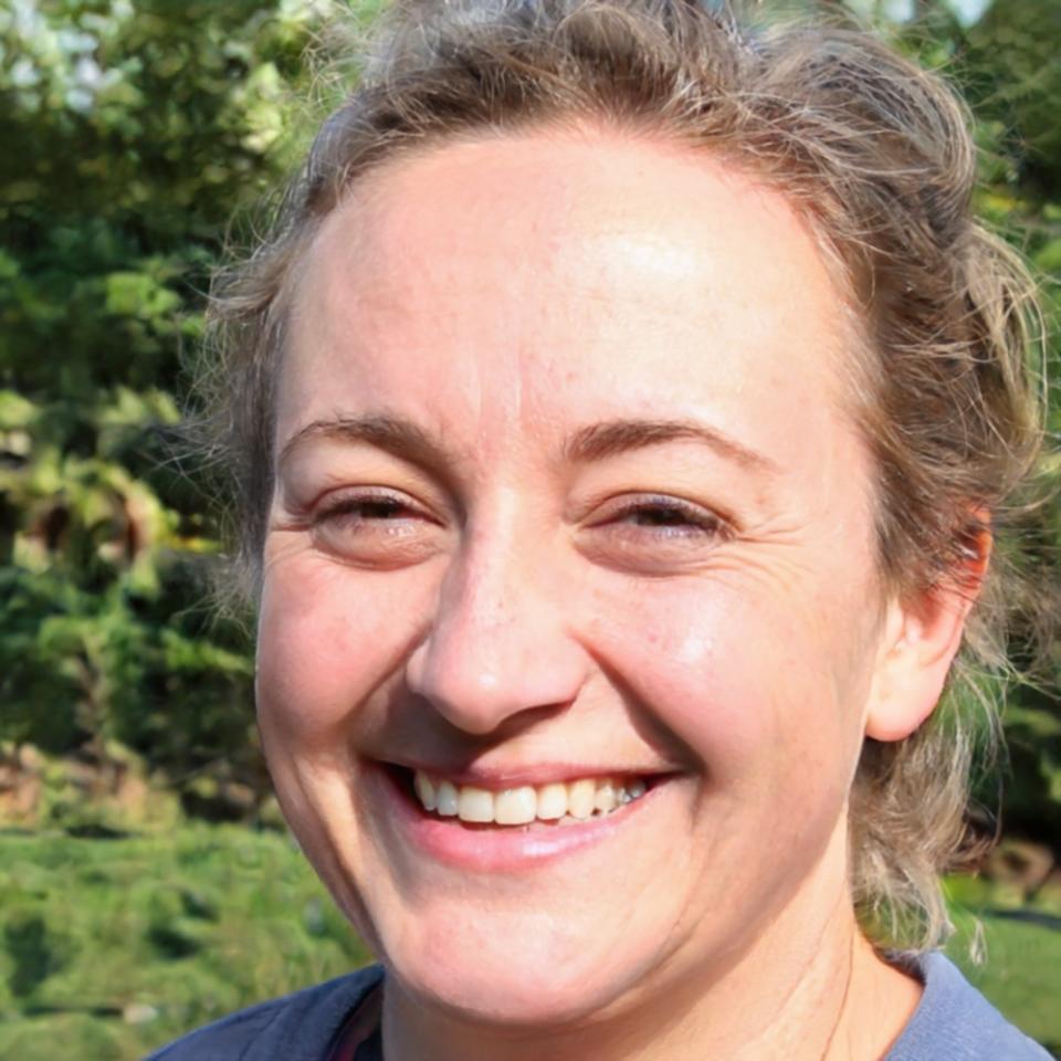 Siriporn Chanabut, senior trading instructor and market analyst